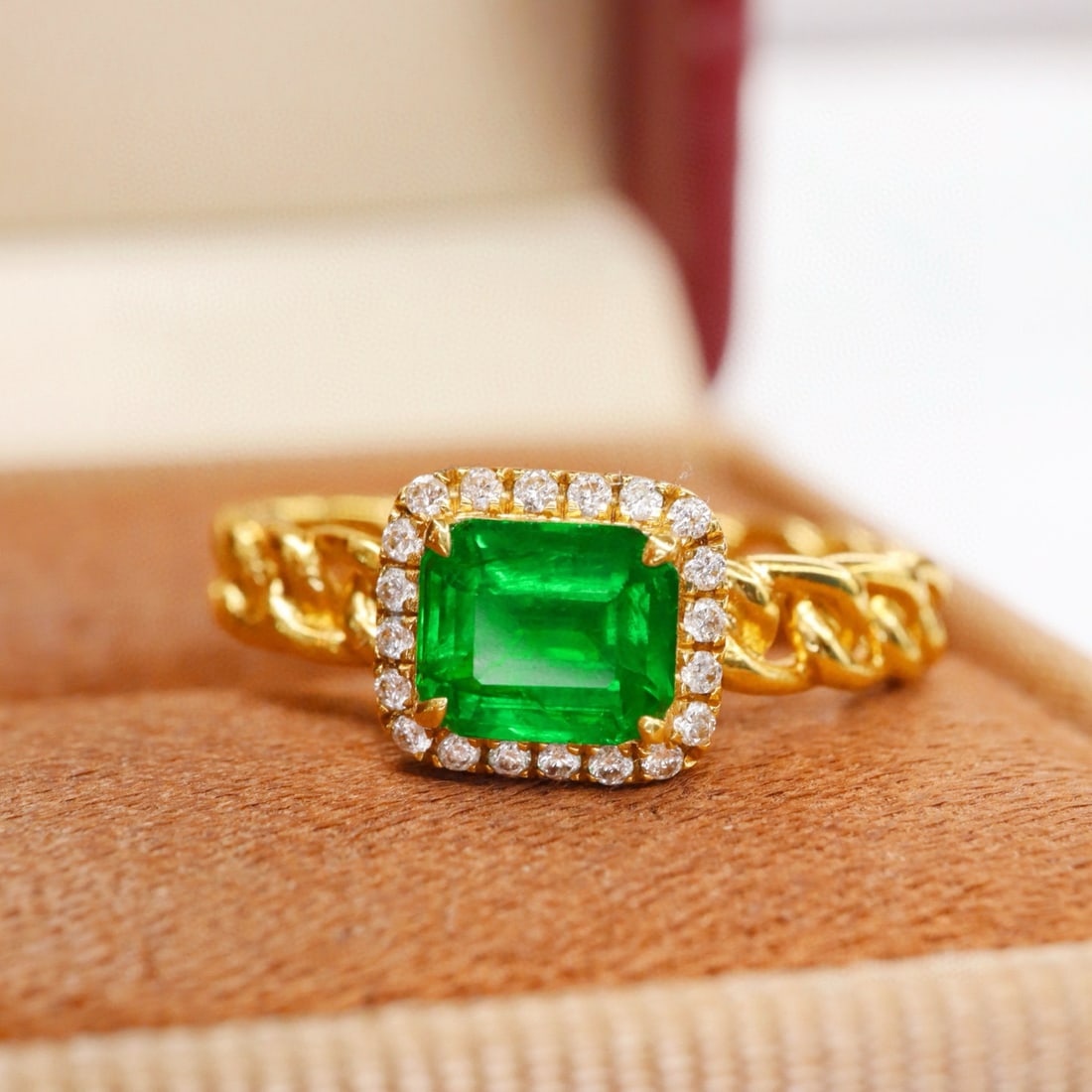 14k Gold 0.80 Ctw Vivid Green Natural Emerald & Diamond Ring - 3