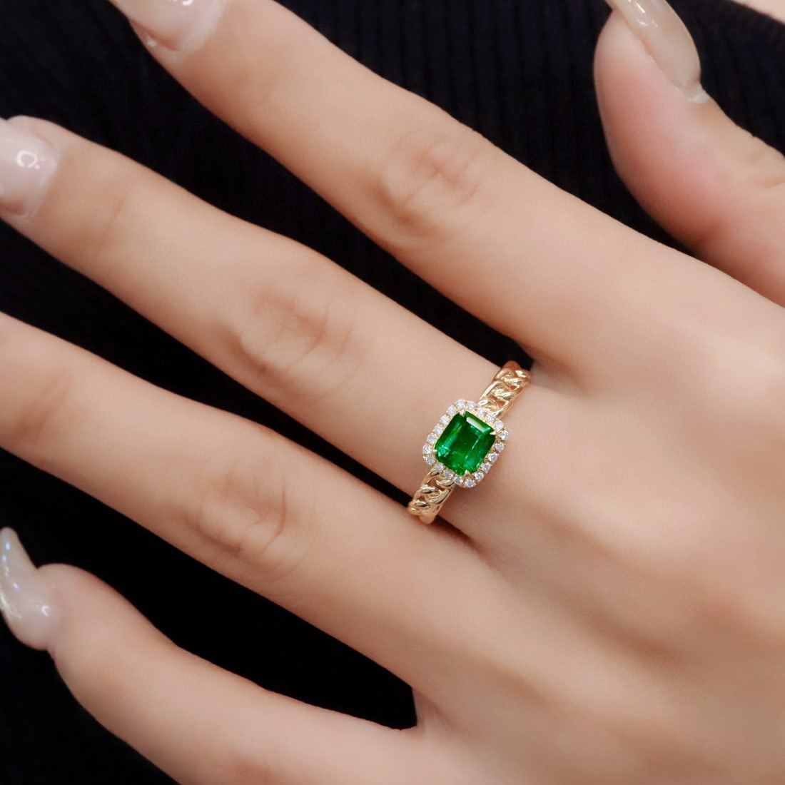 14k Gold 0.80 Ctw Vivid Green Natural Emerald & Diamond Ring - 5