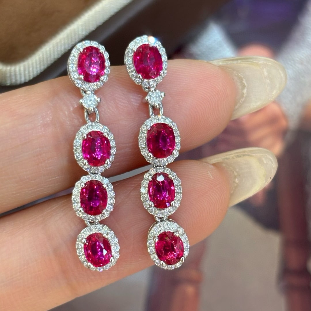 14k Gold 2.6 Ct Natural Ruby & Diamond Earrings: Ref:231072320 // gold content:14k gold // main gemstone:ruby // shape:oval // carat weight:2. 6ct // color:red // treatment:natural // // adjacent gemstone 2 : diamond // shape:round // clarity