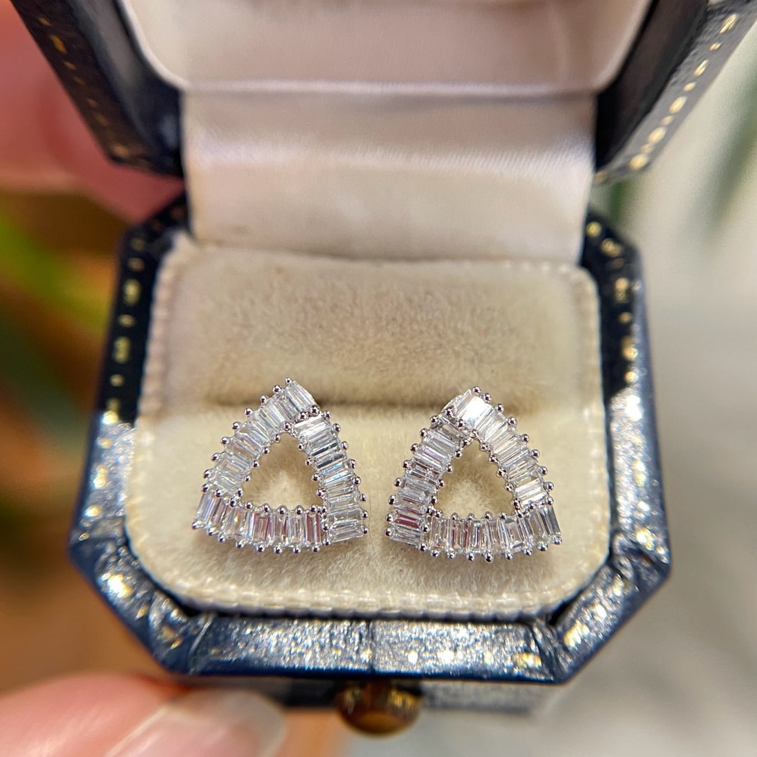 14k Gold 0.35 Ct Natural H Diamond Earrings: Ref:231072344 // gold content:14k gold // main gemstone:diamond // shape:baguette // carat weight:0. 35ct // clarity grade:vs-si // color:h // treatment:natural // Condition: New Low Estimate: