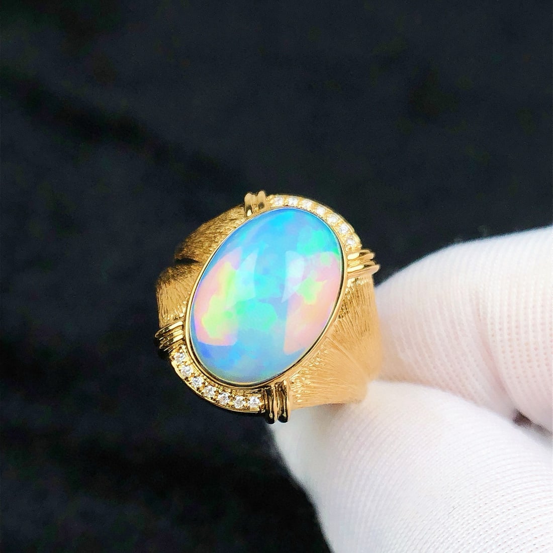 14k Gold 4.73 Ctw Natural Opal & Diamond Ring: Ref:231072345 // gold content:14k gold // ring size:7. 25us // // main gemstone:opal // shape:oval // carat weight:4. 68ct // color:color // treatment:natural // // adjacent gemstone 2 : diamond // sh