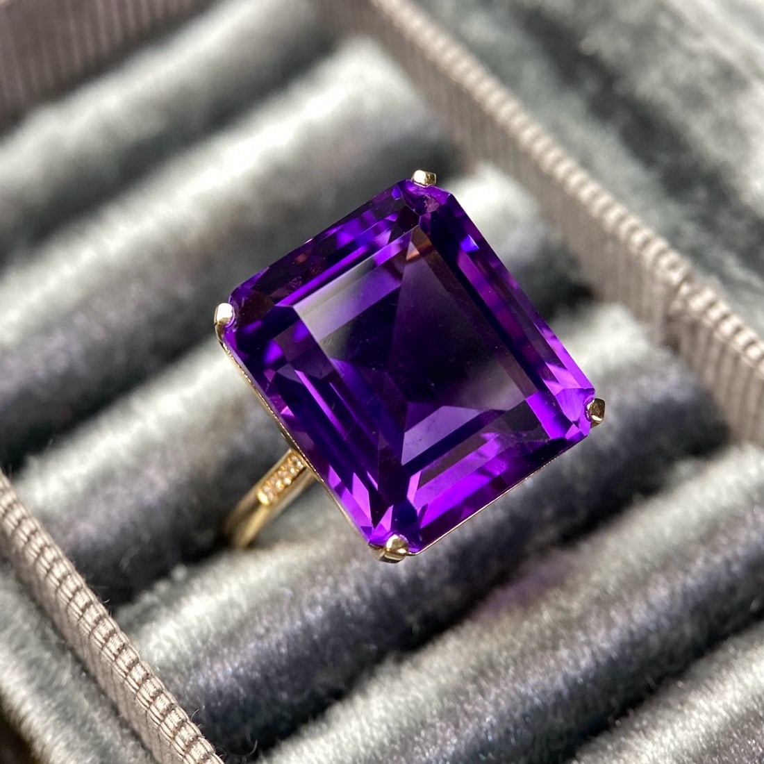 14k Gold 18.45 Ct Natural Amethyst & Diamond Ring: Ref:231072357 // gold content:14k gold // ring size:7. 25us // // main gemstone:amethyst // shape:octagonal // carat weight:18. 45ct // color:purple // treatment:natural // // adjacent gemstone 2 :