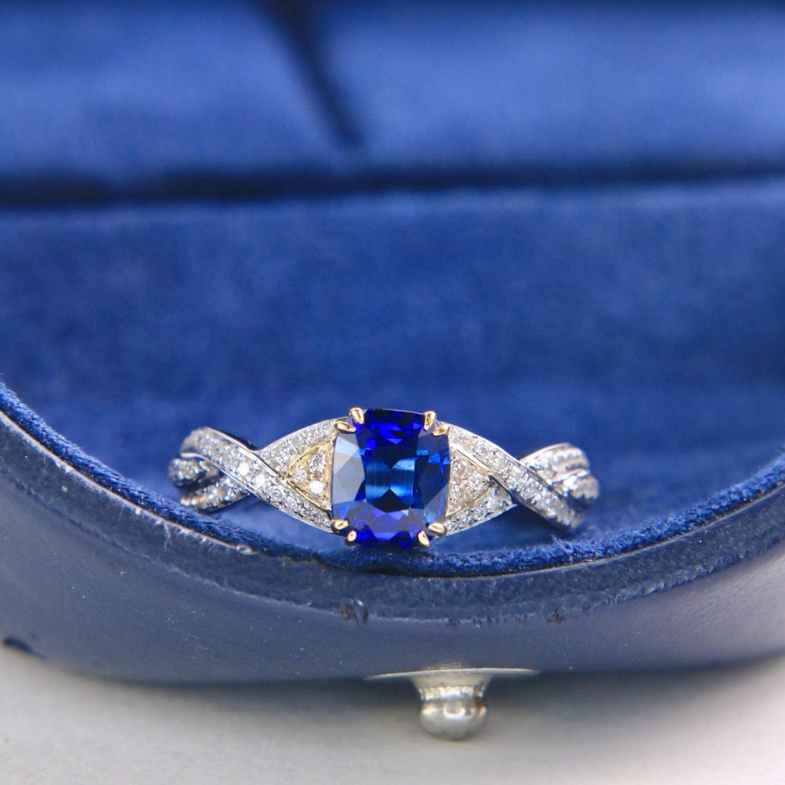 14k Gold 1.55 Ctw Natural Sapphire & Diamond Ring: Ref:231072377 // gold content:14k gold // ring size:7. 25us // // main gemstone:sapphire // shape:cushion // carat weight:1. 36ct // color:royal blue // treatment:natural // // adjacent gemstone 2 :