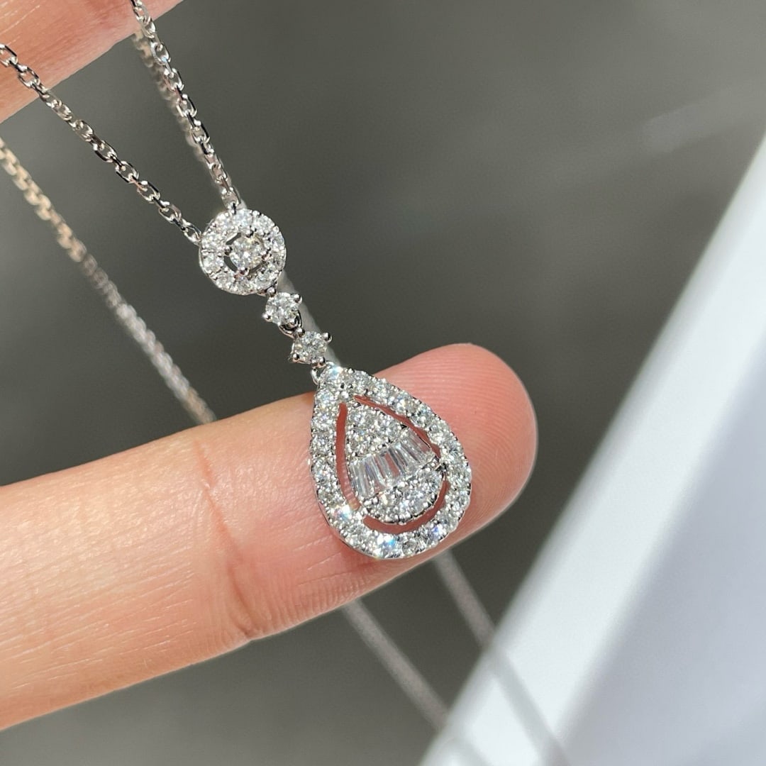 14k Gold 0.5 Ct Natural H Diamond Pendant( Without Chain ): Ref:231072381 // gold content:14k gold // main gemstone:diamond // shape:multiple // carat weight:0. 5ct // clarity grade:vs-si // color:h // treatment:natural // Low Estimate: 2400 Condition: New