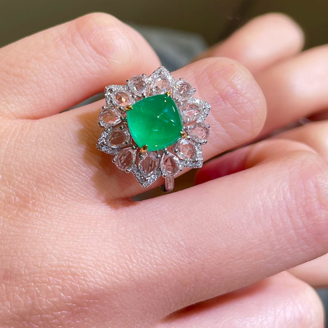 14k Gold 2.50 Ct Vivid Green Natural Emerald & Diamond & Sapphire Ring - 6