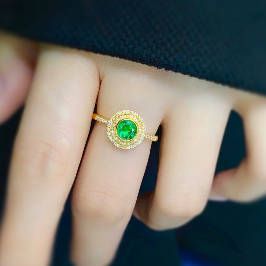 14k Gold 0.45 Ct Vivid Green Natural Emerald & Diamond Ring - 4