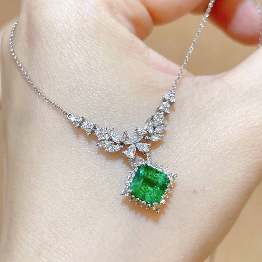 14k Gold 2.61 Ctw Natural Emerald & Diamond Necklace - 2