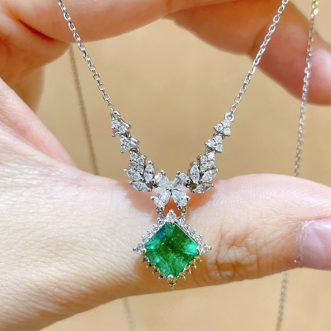 14k Gold 2.61 Ctw Natural Emerald & Diamond Necklace - 3