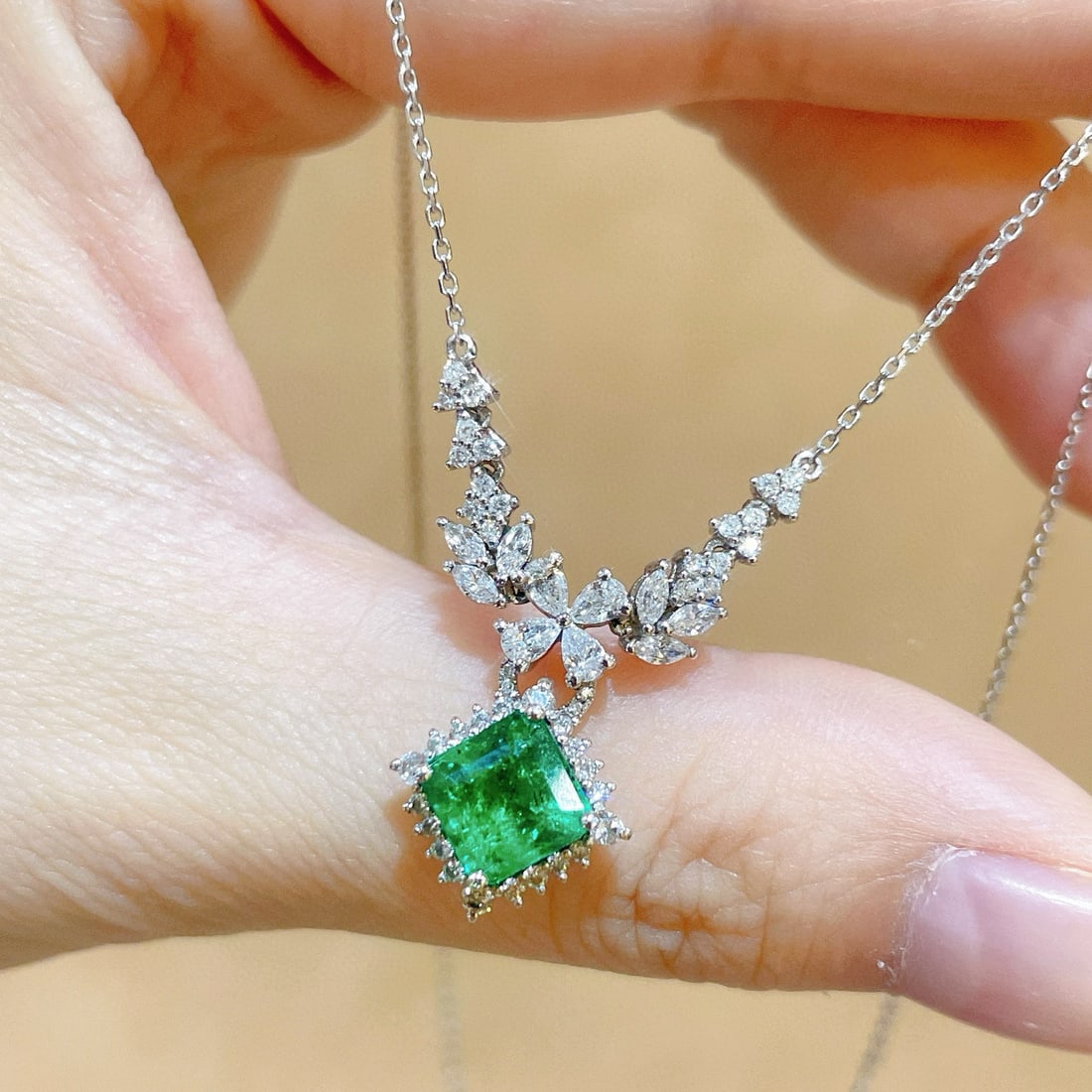 14k Gold 2.61 Ctw Natural Emerald & Diamond Necklace - 5