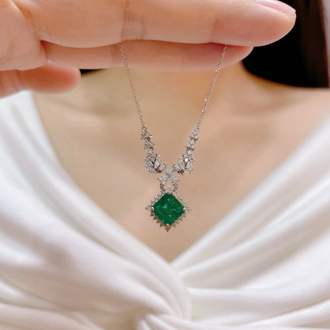 14k Gold 2.61 Ctw Natural Emerald & Diamond Necklace - 6