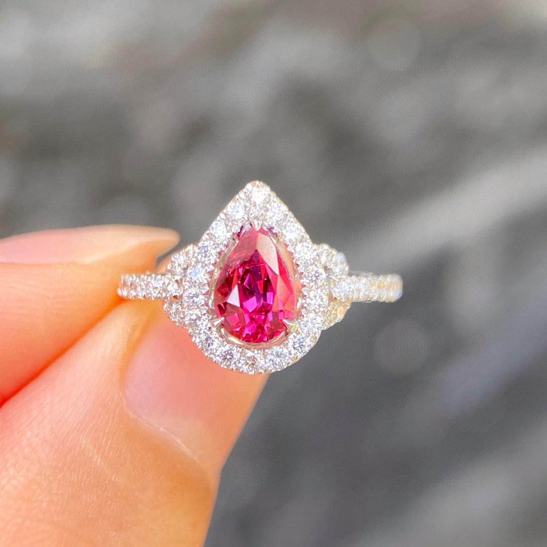 14k Gold 1.53 Ctw Natural Ruby & Diamond Ring: Ref:231072414 // gold content:14k gold // ring size:7. 25us // // main gemstone:ruby // shape:pear // carat weight:1. 03ct // color:red // treatment:natural // // adjacent gemstone 2 : diamond //