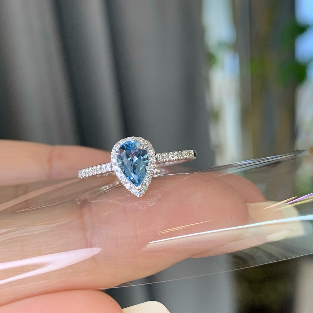 14k Gold 0.62 Ctw Natural Aquamarine & Diamond Ring: Ref:231072421 // gold content:14k gold // ring size:7. 25us // // main gemstone:aquamarine // shape:pear // carat weight:0. 48ct // color:santa maria color // treatment:natural // // adjacent gemstone
