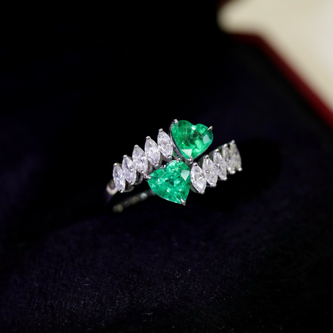 14k Gold 1.52 Ctw Vivid Green Natural Emerald & Diamond & Toi Et Moi Ring: Ref:231072423 // gold content:14k gold // ring size:7. 25us // // main gemstone:emerald // shape:heart // carat weight:1. 0ct // color:vivid green // treatment:natural // // adjacent gemstone 2 : diam