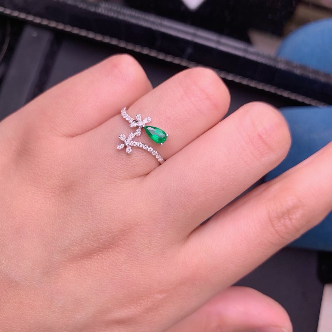 14k Gold 0.49 Ct Vivid Green Natural Emerald & Diamond Ring - 9