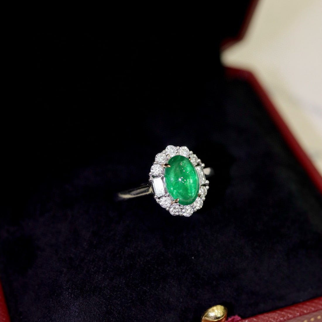 14k Gold 2.18 Ctw Vivid Green Natural Emerald & Diamond Ring: Ref:231072435 // gold content:14k gold // ring size:7. 25us // // main gemstone:emerald // shape:oval // carat weight:1. 66ct // color:vivid green // treatment:natural // // adjacent gemstone 2 : diam
