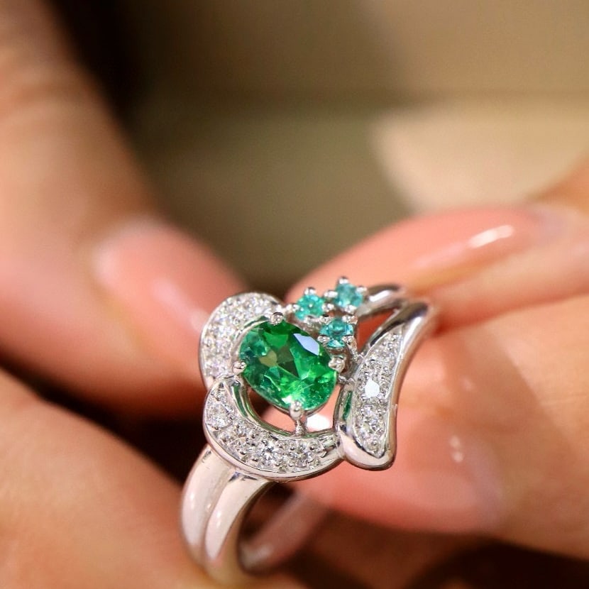 14k Gold 0.48 Ctw Natural Tourmaline & Diamond Ring: Ref:231072437 // gold content:14k gold // ring size:7. 25us // // main gemstone:tourmaline // shape:oval // carat weight:0. 39ct // color:green // treatment:natural // // adjacent gemstone 2 :