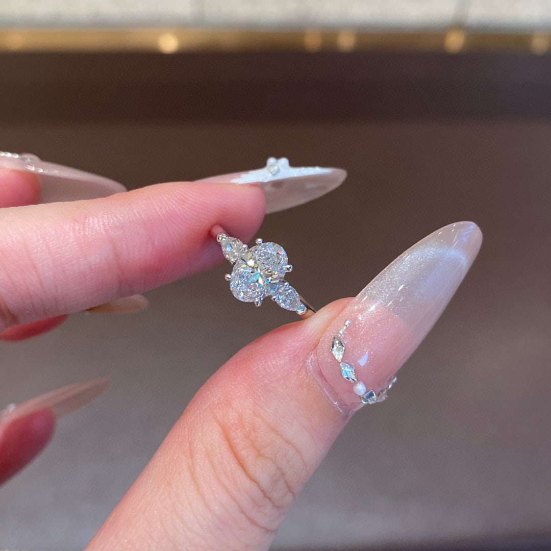 14k Gold 1 Ct Natural H Diamond Ring: Ref:231072441 // gold content:14k gold // ring size:7. 25us // // main gemstone:diamond // shape:oval // carat weight:1ct // clarity grade:vs-si // color:h // treatment:natural // // adjacent