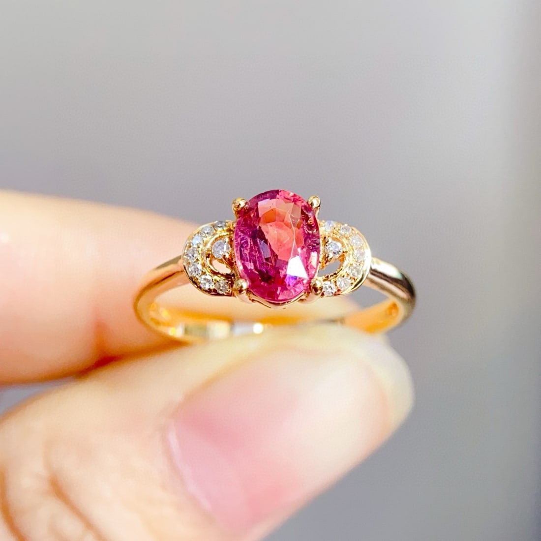 14k Gold 1 Ct Natural Tourmaline & Diamond Ring: Ref:231072446 // gold content:14k gold // ring size:7. 25us // // main gemstone:tourmaline // shape:oval // carat weight:1ct // color:pink // treatment:natural // // adjacent gemstone 2 : diamond //