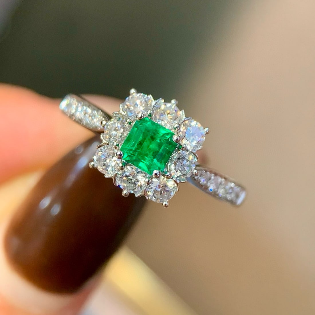 14k Gold 0.87 Ctw Vivid Green Natural Emerald & Diamond Ring: Ref:231072447 // gold content:14k gold // ring size:7. 25us // // main gemstone:emerald // shape:octagonal // carat weight:0. 32ct // color:vivid green // treatment:natural // // adjacent gemstone 2 :