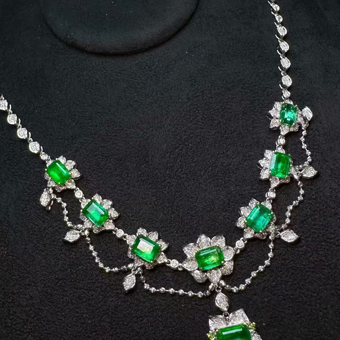 14k Gold 8.5 Ct Natural Emerald & Diamond Necklace - 3