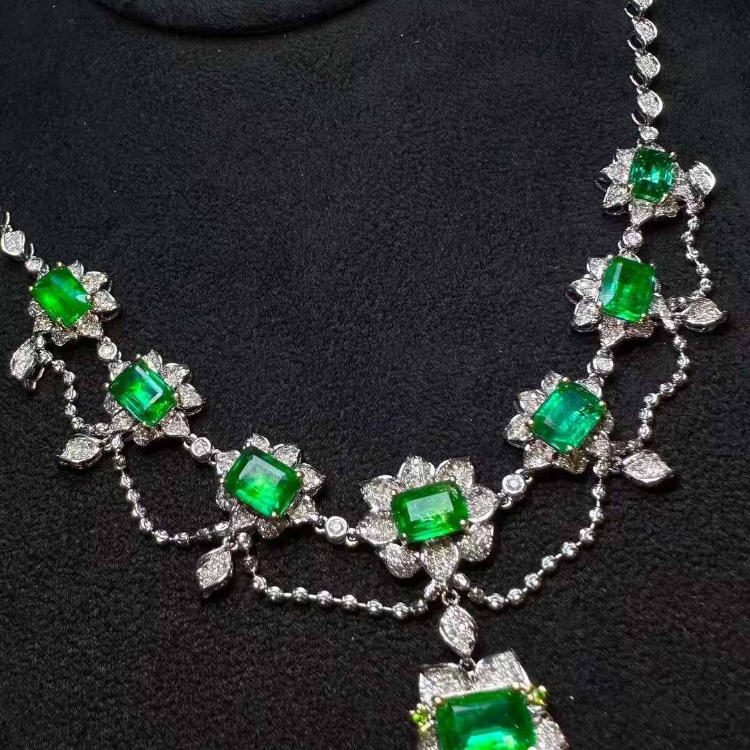 14k Gold 8.5 Ct Natural Emerald & Diamond Necklace - 4