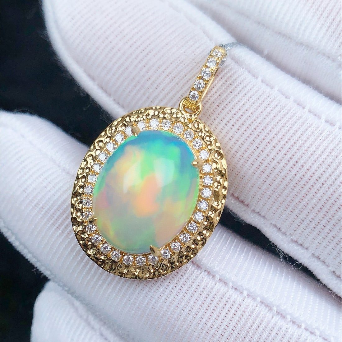 14k Gold 4.74 Ctw Natural Opal & Diamond Pendant( Without Chain ): Ref:231073017 // gold content:14k gold // main gemstone:opal // shape:oval // carat weight:4. 45ct // color:color // treatment:natural // // adjacent gemstone 2 : diamond // shape:round // carat