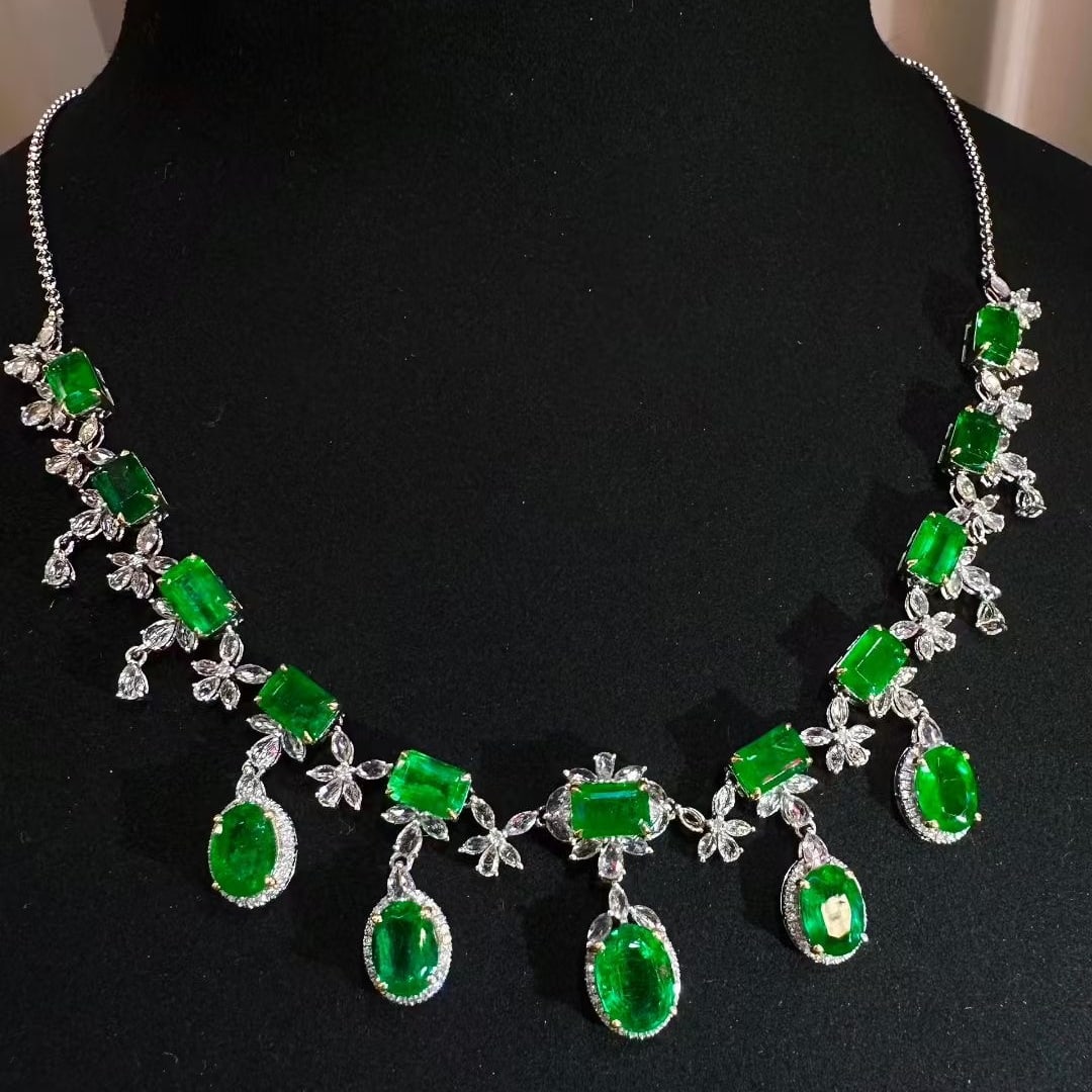 14k Gold 11.9 Ct Vivid Green Natural Emerald & Diamond & Sapphire Necklace - 4