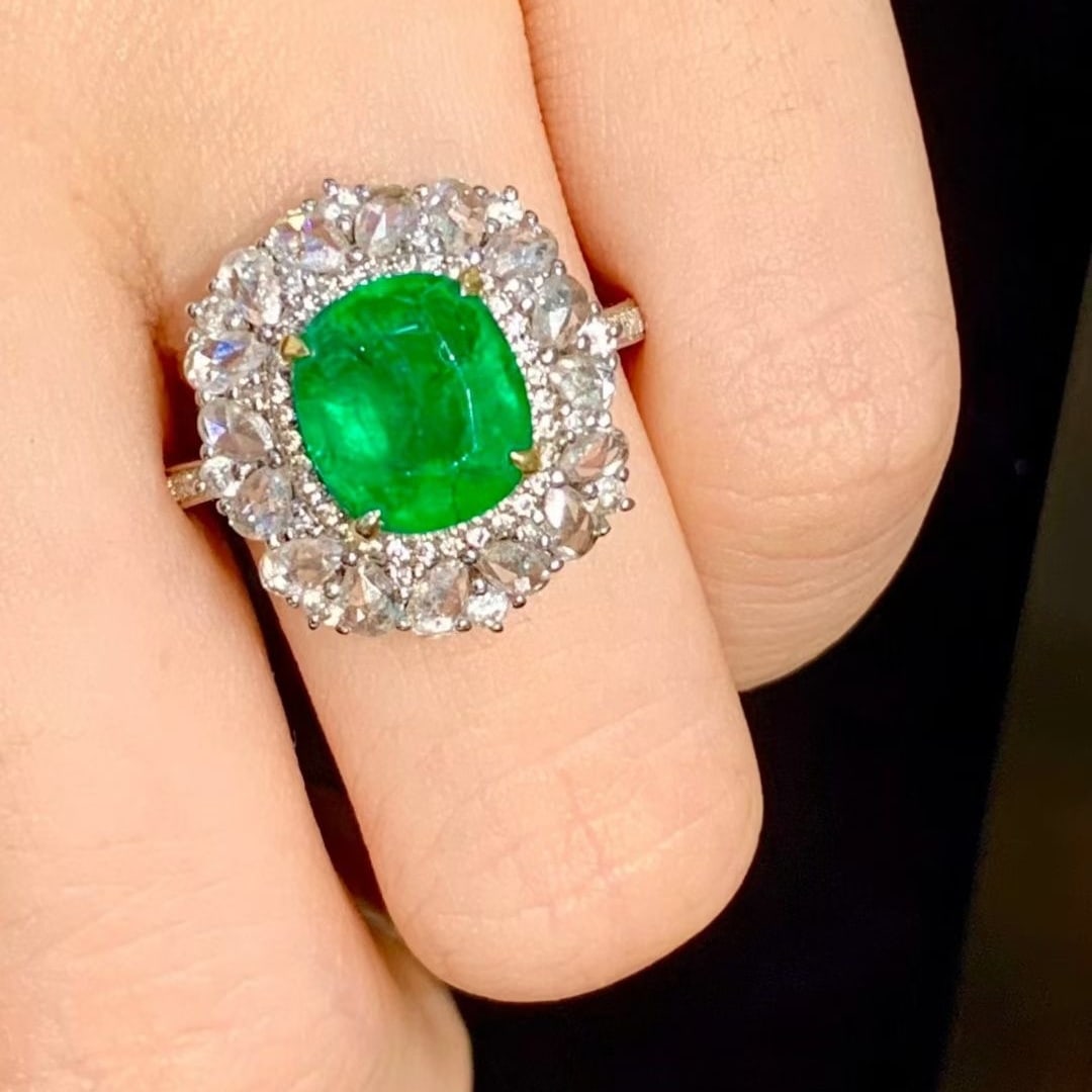 14k Gold 2.2 Ct Vivid Green Natural Emerald & Diamond Ring - 4