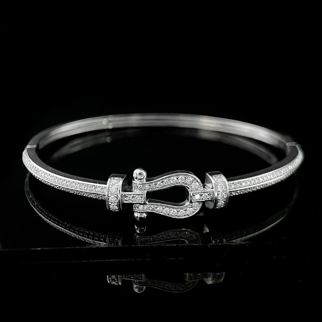 14k Gold 0.9 Ct Natural H Diamond Bangle: Ref:231073041 // gold content:14k gold // main gemstone:diamond // shape:round // carat weight:0. 9ct // clarity grade:vs-si // color:h // treatment:natural // cut grade:g //