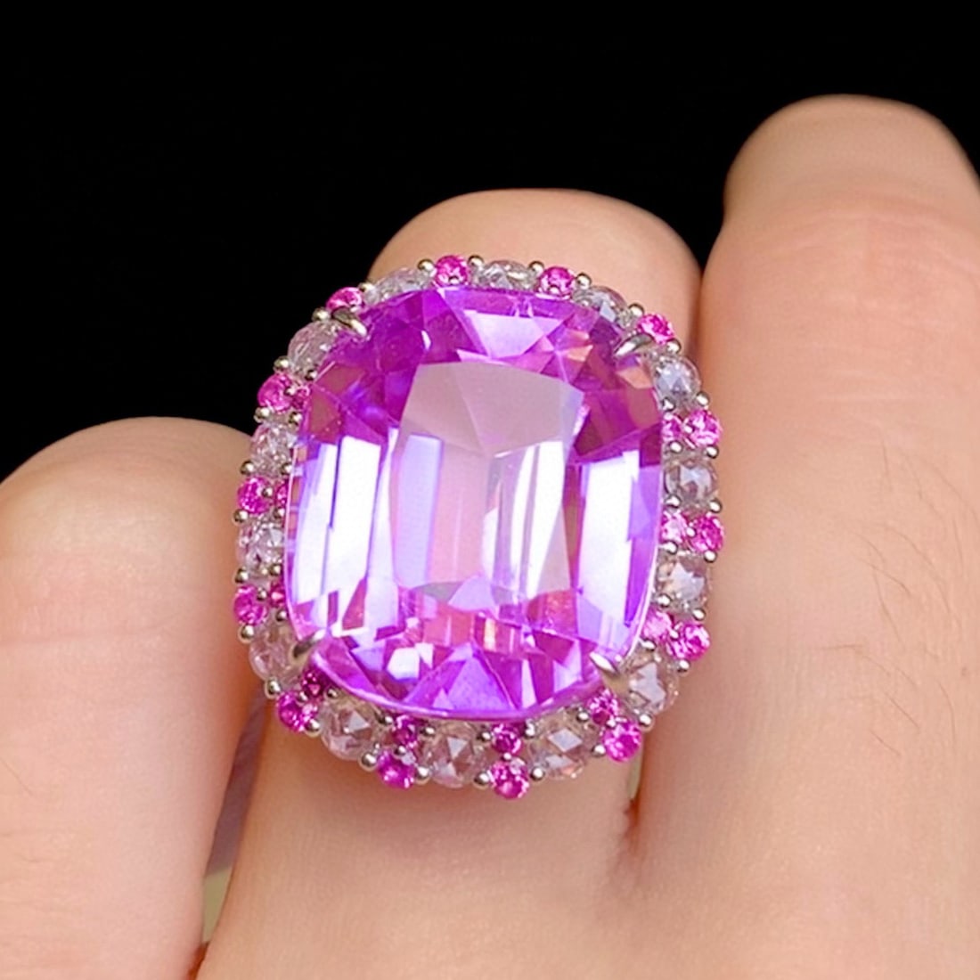 14k Gold 25.8 Ct Natural Kunzite & Sapphire Ring: Ref:231073044 // gold content:14k gold // ring size:7. 25us // // main gemstone:kunzite // shape:cushion // carat weight:25. 8ct // color:purple // treatment:natural // // adjacent gemstone 2 :