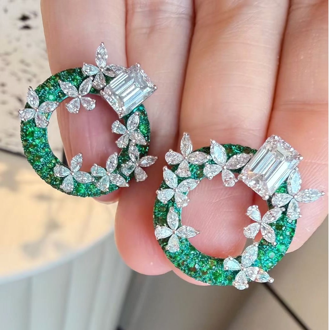 14k Gold 6.5 Ctw Natural Tsavorite & Lab Grown Diamond Earrings: Ref:231073047 // gold content:14k gold // main gemstone:tsavorite // shape:round // carat weight:2. 5ct // color:green // treatment:natural // cut grade:g // // adjacent gemstone 2 : lab grown