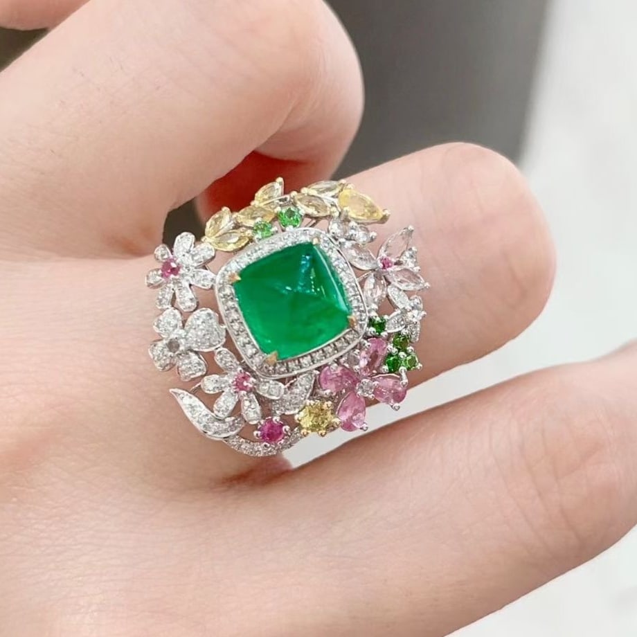 14k Gold 2.80 Ctw Vivid Green Natural Emerald & Diamond Ring: Ref:231073063 // gold content:14k gold // ring size:7. 25us // // main gemstone:emerald // shape:sugar-loaf // carat weight:2. 35ct // color:vivid green // treatment:natural // // adjacent gemstone 2