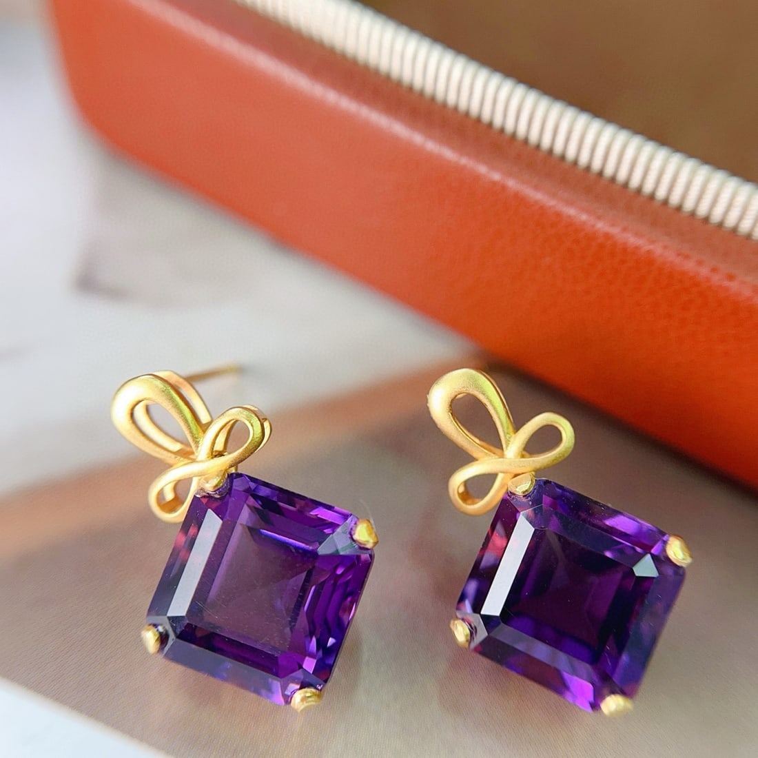 14k Gold 11.80 Ct Natural Amethyst Earrings: Ref:231073091 // gold content:14k gold // main gemstone:amethyst // shape:octagonal // carat weight:11. 80ct // color:purple // treatment:natural //