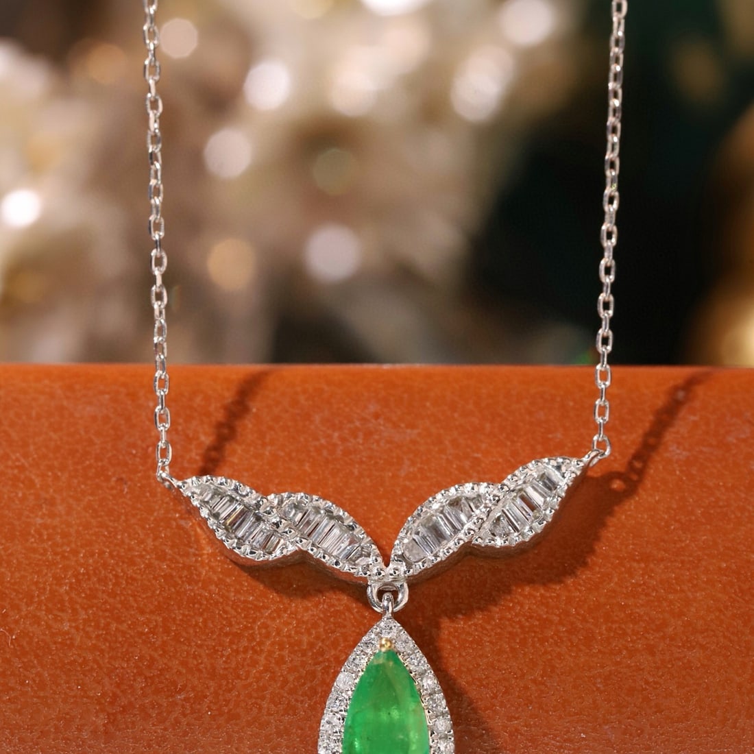 14k Gold 0.69 Ctw Natural Emerald & Diamond Necklace: Ref:231073111 // gold content:14k gold // main gemstone:emerald // shape:pear // carat weight:0. 44ct // color:green // treatment:natural // // adjacent gemstone 2 : diamond // shape:multiple //