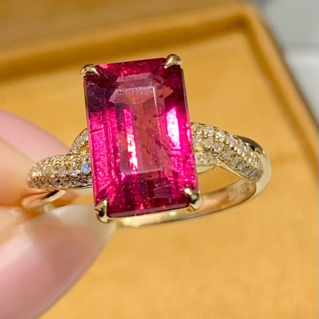 14k Gold 3.98 Ct Natural Tourmaline & Diamond Ring: Ref:231073122 // gold content:14k gold // ring size:7. 25us // // main gemstone:tourmaline // shape:octagonal // carat weight:3. 98ct // color:red // treatment:natural // // adjacent gemstone 2 :