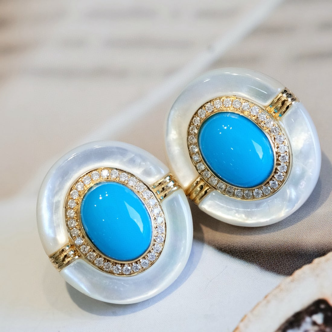 14k Gold 2.8 Ctw Natural Blue Turquoise & Diamond Earrings: Ref:231073128 // gold content:14k gold // main gemstone:blue turquoise // shape:oval // carat weight:2. 6ct // color:blue // treatment:natural // // adjacent gemstone 2 : diamond // shape:round //