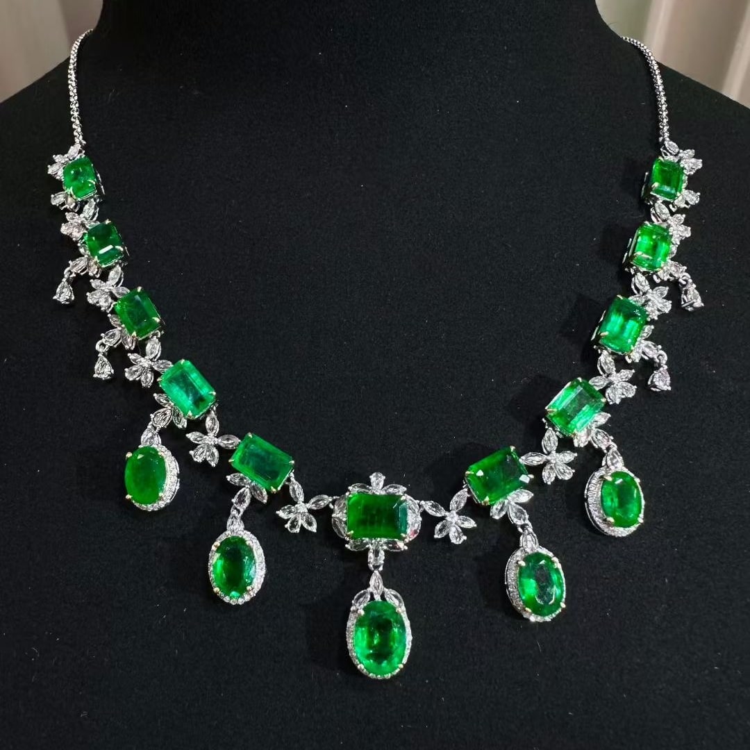 14k Gold 13.25 Ct Natural Emerald & Diamond & Sapphire Necklace: Ref:231073134 // gold content:14k gold // main gemstone:emerald // shape:multiple // carat weight:13. 25ct // color:green // treatment:natural // // adjacent gemstone 2 : diamond // shape:round //