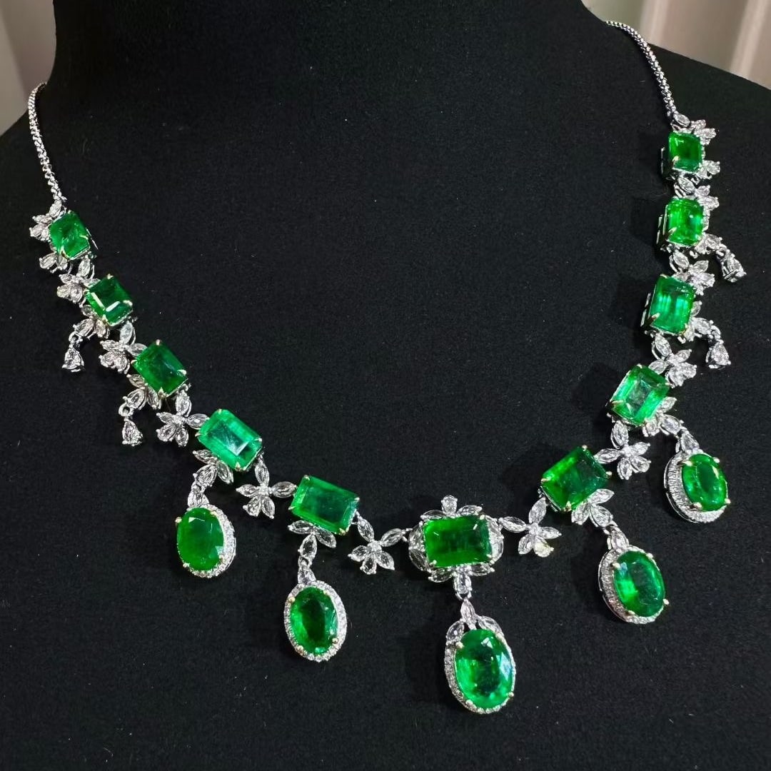 14k Gold 13.25 Ct Natural Emerald & Diamond & Sapphire Necklace - 2