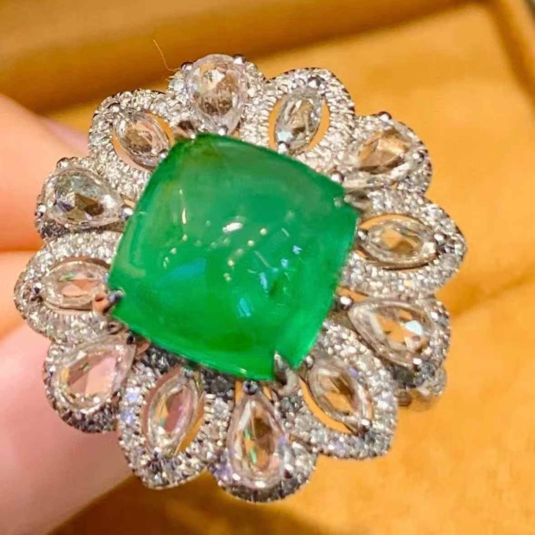 14k Gold 3.7 Ct Natural Emerald & Diamond Ring: Ref:231073141 // gold content:14k gold // ring size:7. 25us // // main gemstone:emerald // shape:sugar-loaf // carat weight:3. 7ct // color:green // treatment:natural // // adjacent gemstone 2 :