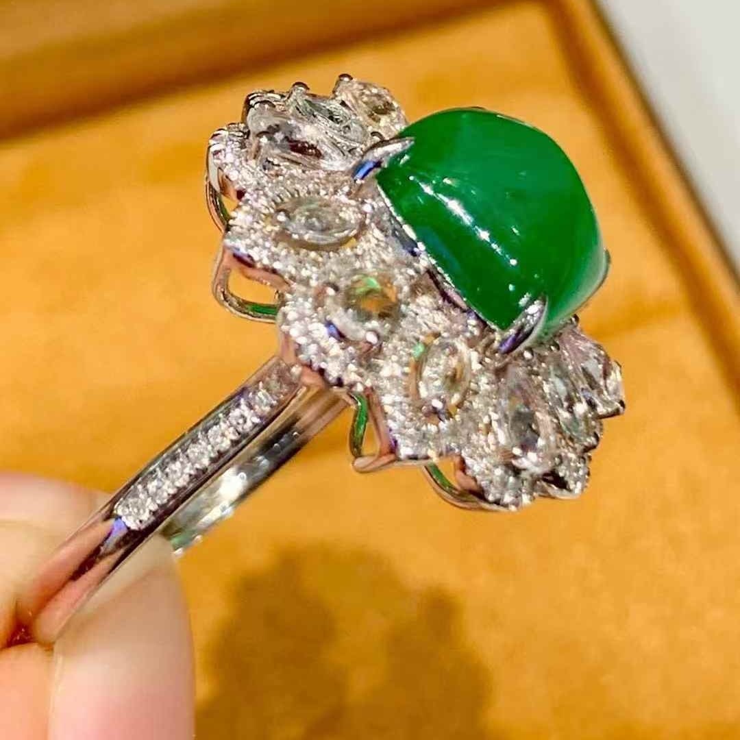 14k Gold 3.7 Ct Natural Emerald & Diamond Ring - 4