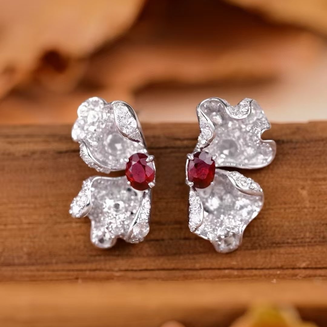 14k Gold 1.54 Ctw Natural Ruby & Diamond Earrings: Ref:231073147 // gold content:14k gold // main gemstone:ruby // shape:oval // carat weight:0. 68ct // color:red // treatment:natural // // adjacent gemstone 2 : diamond // shape:round // carat