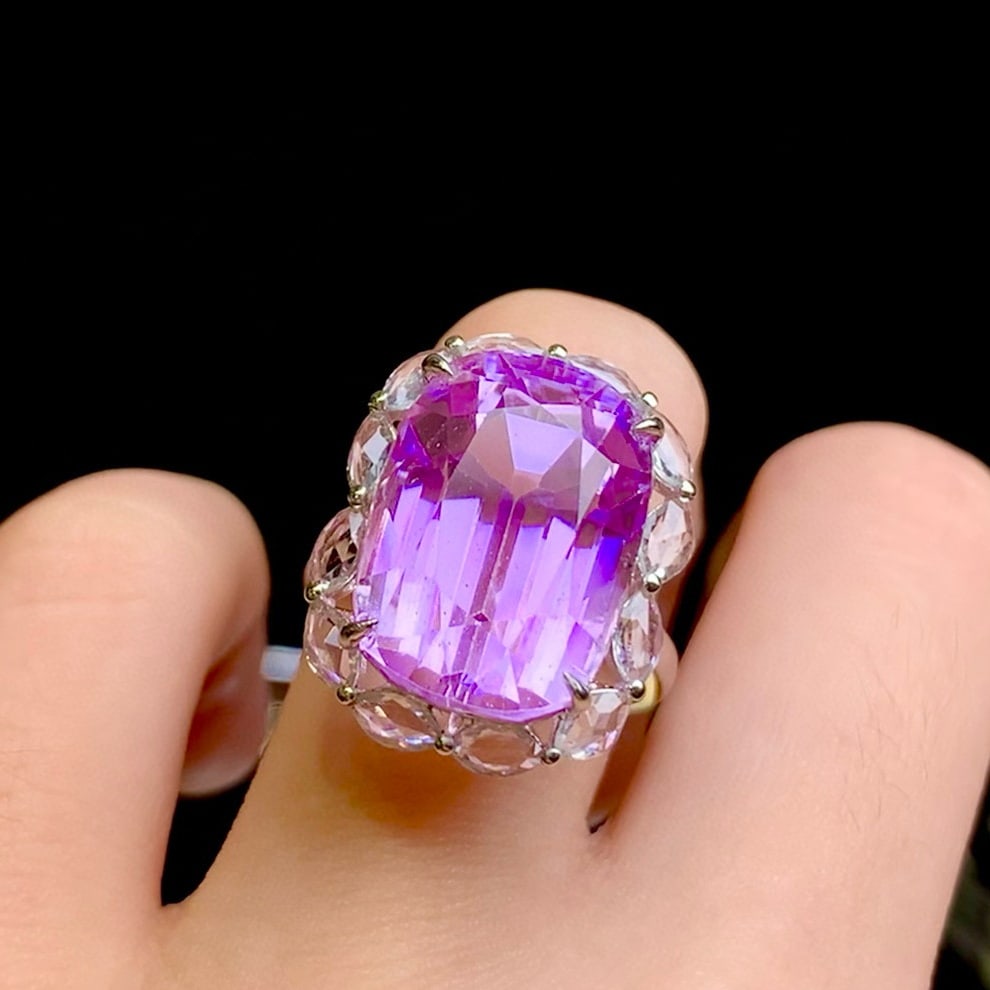 14k Gold 19.8 Ct Natural Kunzite & Sapphire Ring: Ref:231073157 // gold content:14k gold // ring size:7. 25us // // main gemstone:kunzite // shape:cushion // carat weight:19. 8ct // color:purple // treatment:natural // // adjacent gemstone 2 :