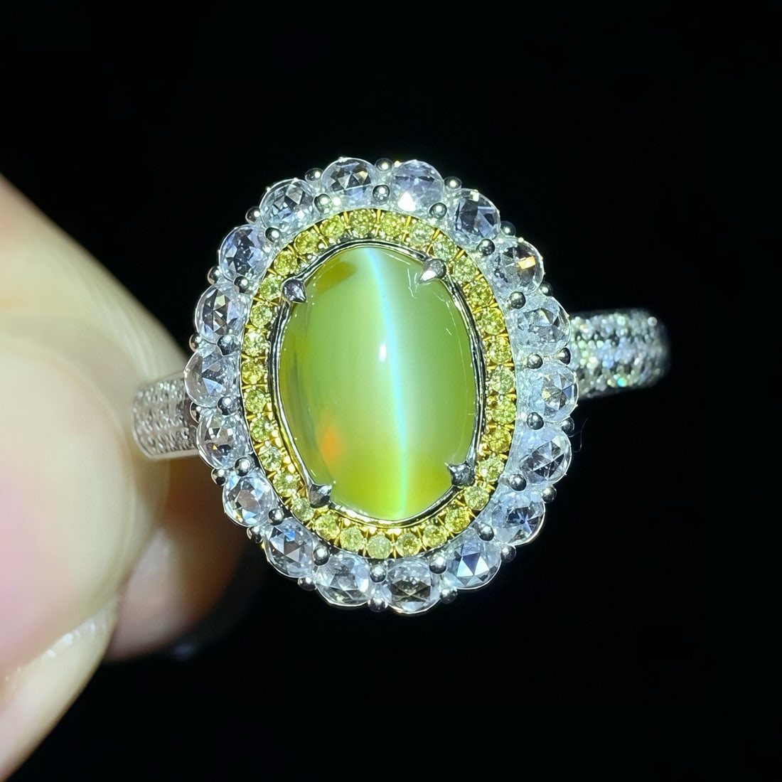 14k Gold 3.98 Ctw Natural Cat's?Eye Chrysoberyl & Diamond Ring: Ref:231073177 // gold content:14k gold // ring size:7. 25us // // main gemstone:cat's? Eye chrysoberyl // shape:oval // carat weight:3. 35ct // color:yellow // treatment:natural // // adjacent