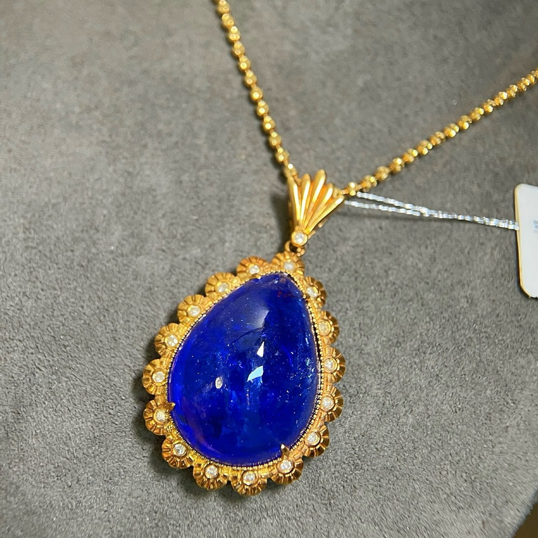 14k Gold 29.58 Ctw Natural Tanzanite & Diamond Pendant( Without Chain ): Ref:231073209 // gold content:14k gold // main gemstone:tanzanite // shape:pear // carat weight:29. 45ct // color:blue // treatment:natural // // adjacent gemstone 2 : diamond // shape:round // carat