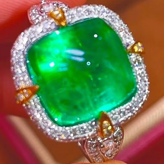 14k Gold 5.42 Ct Vivid Green Natural Emerald & Diamond Ring - 2