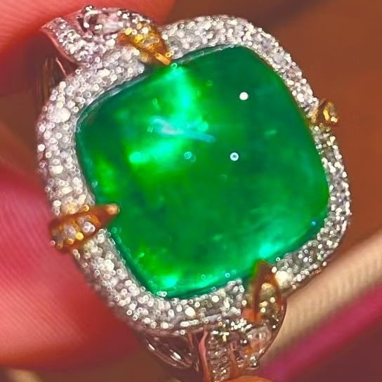 14k Gold 5.42 Ct Vivid Green Natural Emerald & Diamond Ring - 3
