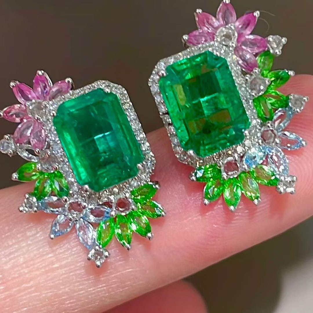 14k Gold 2.8 Ct Natural Emerald & Diamond Earrings - 3