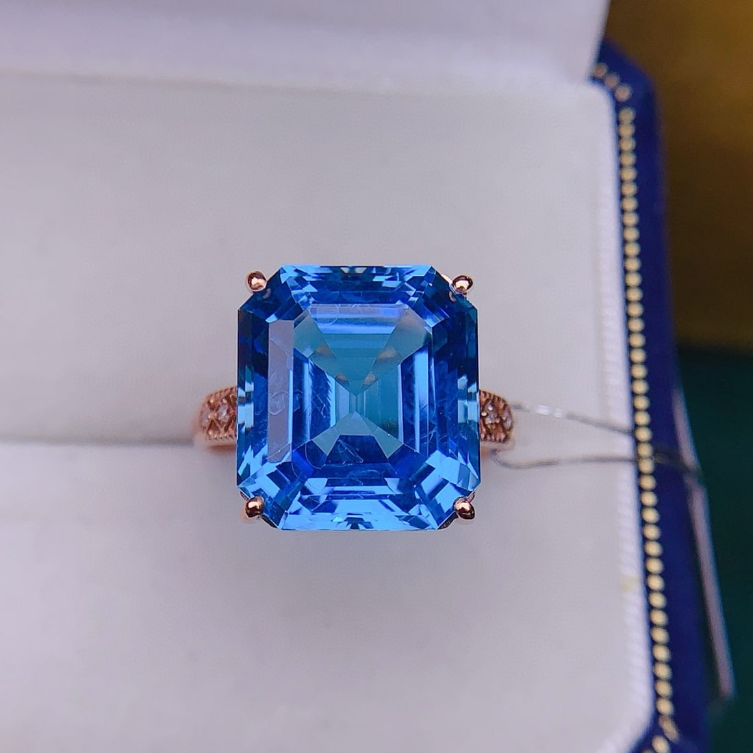 14k Gold 13.58 Ctw Natural Topaz & Diamond Ring: Ref:231073239 // gold content:14k gold // ring size:7. 25us // // main gemstone:topaz // shape:octagonal // carat weight:13. 55ct // color:blue // treatment:natural // // adjacent gemstone 2 :