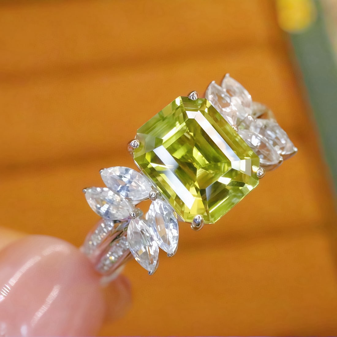 14k Gold 2.12 Ctw Natural Chrysoberyl & Diamond Ring: Ref:231073252 // gold content:14k gold // ring size:7. 25us // // main gemstone:chrysoberyl // shape:octagonal // carat weight:2. 05ct // color:yellowish green // treatment:natural // // adjacent