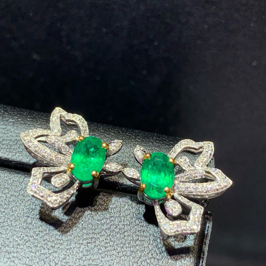 14k Gold 1.92 Ctw Vivid Green Natural Emerald & Diamond Earrings - 3
